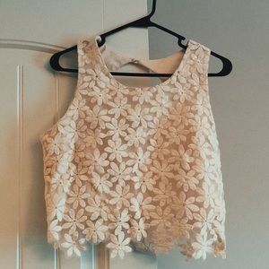 Cropped flower lace tank!